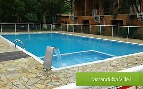 Lindo Apto em condomínio fechado com piscina.